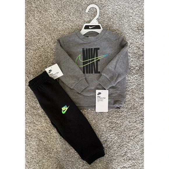 Nike Infant Boys 2 Piece Set Gray Sweatshirt Black Joggers 12M NWT's MSRP $48 - Picture 2 of 4